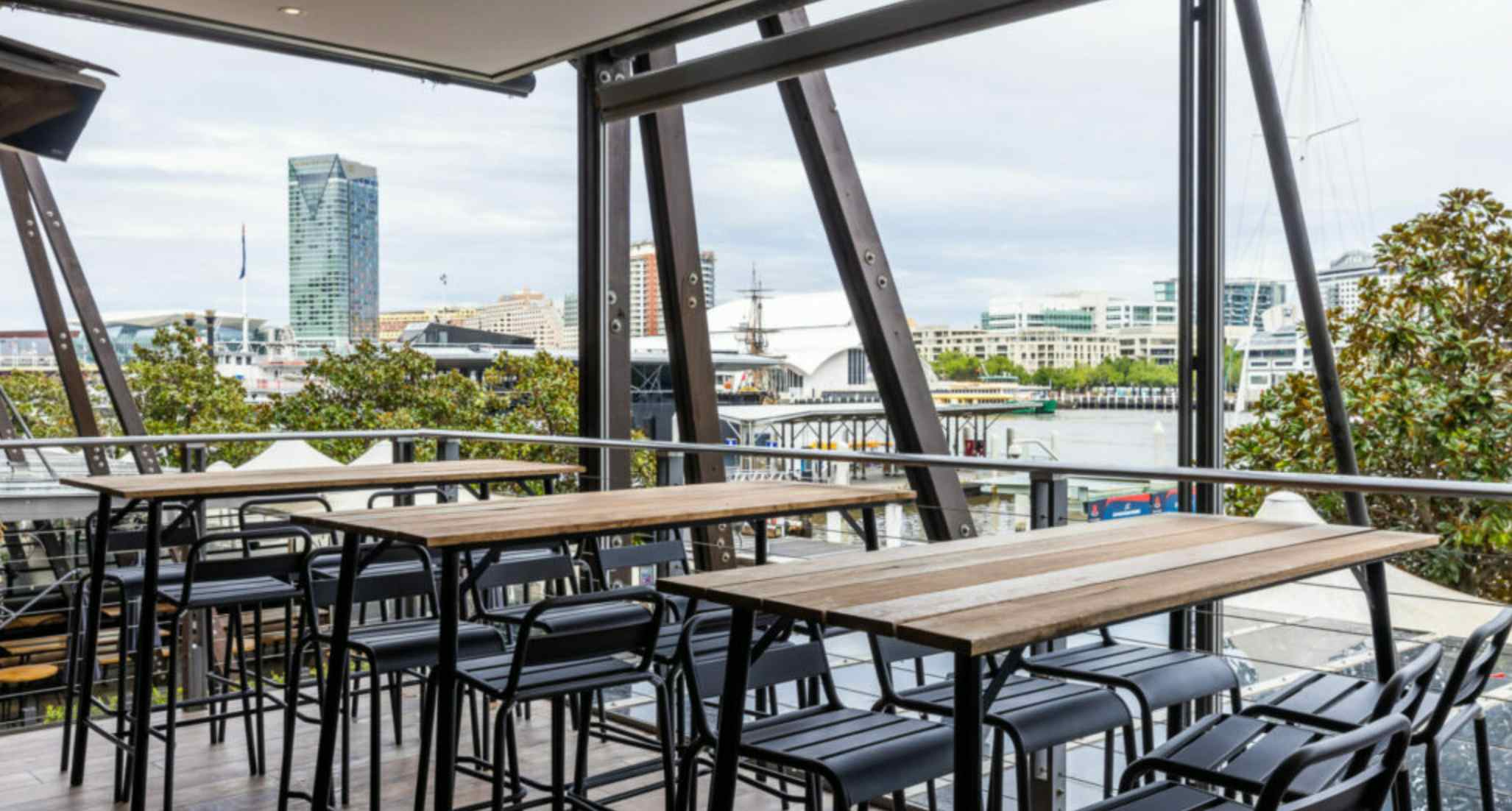 Henley's Bar & Kitchen